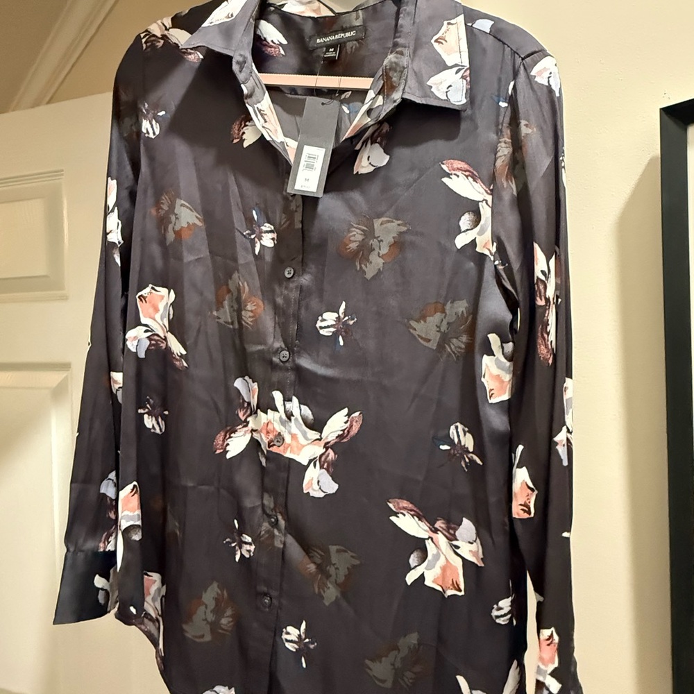 Banana Republic Black Floral Long-Sleeve Button-Up Blouse
